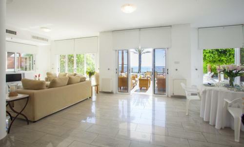 Sunset Meneou Villa