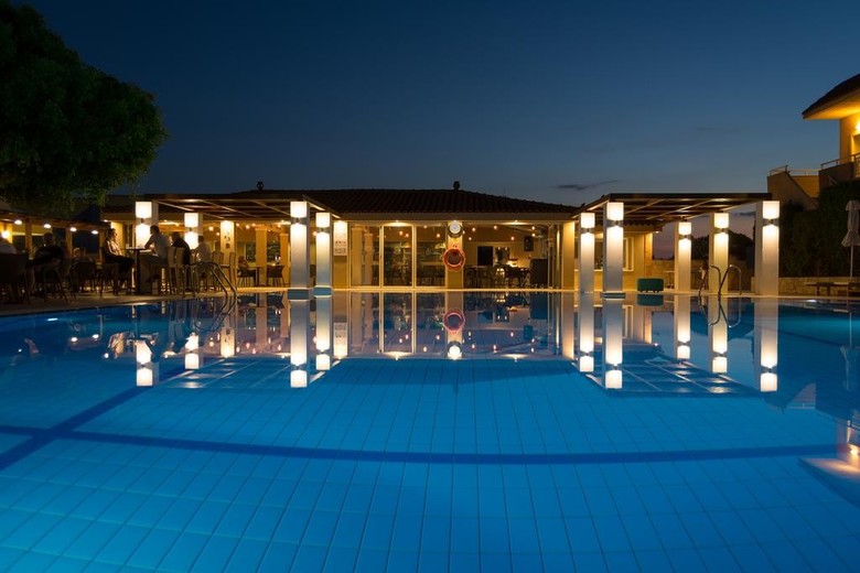 Lavris Hotel & Bungalows