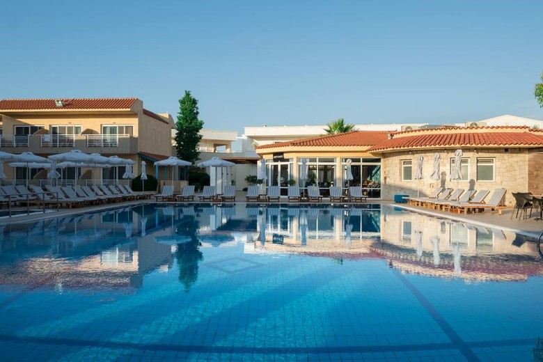Lavris Hotel & Bungalows
