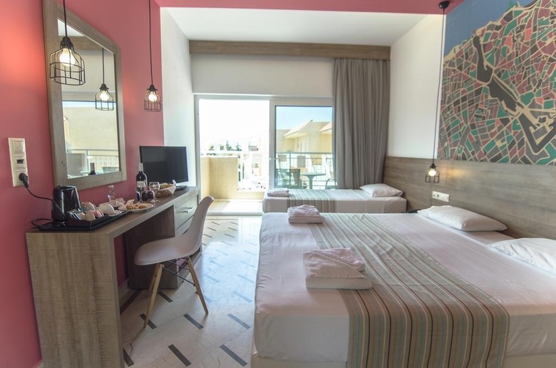 Lavris Hotel & Bungalows