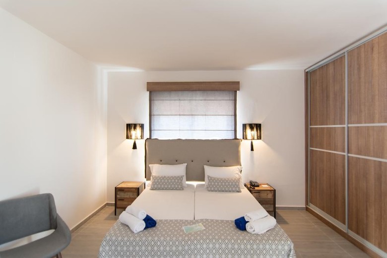 Lavris Hotel & Bungalows