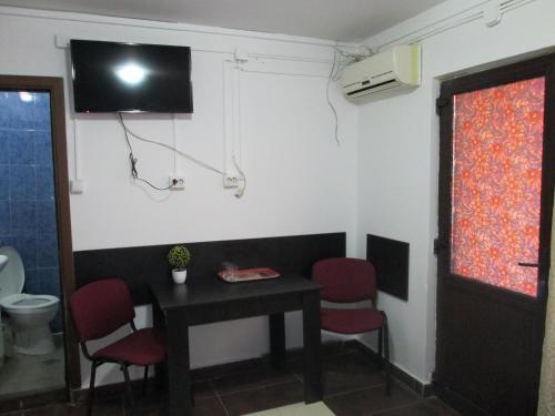 Joe Hostel