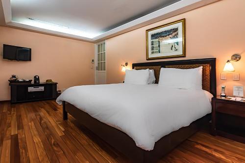Gaia Hotel & Reserve- Adults Only