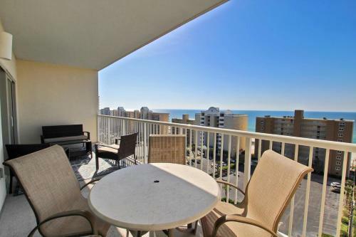 Apartamento Crystal Tower 1002
