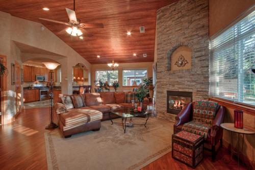 Creekwood Lodge