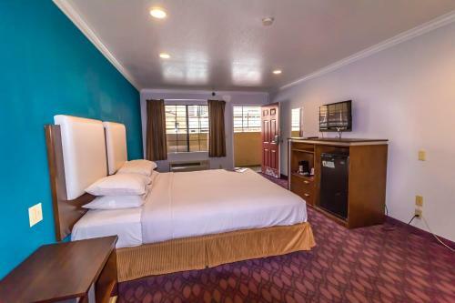 Crimson Hotel, Manhattan Beach