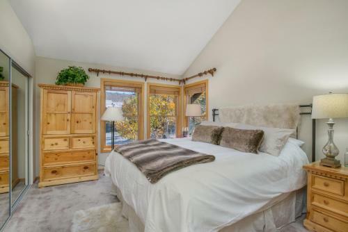 Lodge Mammoth Golf Properties By 101 Great Escapes