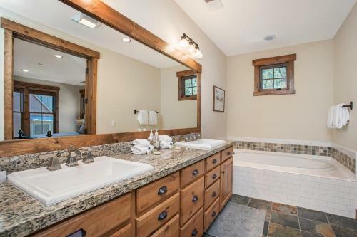 Lodge Mammoth Golf Properties By 101 Great Escapes