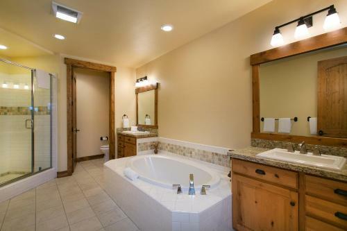 Lodge Mammoth Golf Properties By 101 Great Escapes