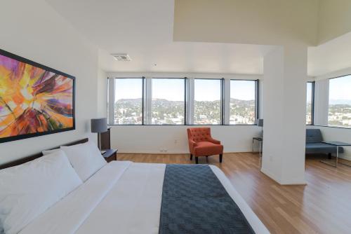 Hollywood Audrey Apartment