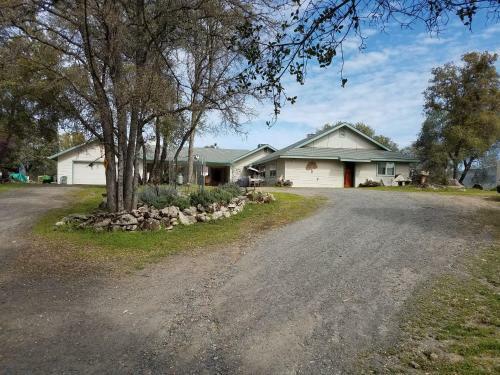 Yosemite Nights Bed & Breakfast