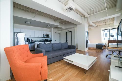 California Diamond Apartment