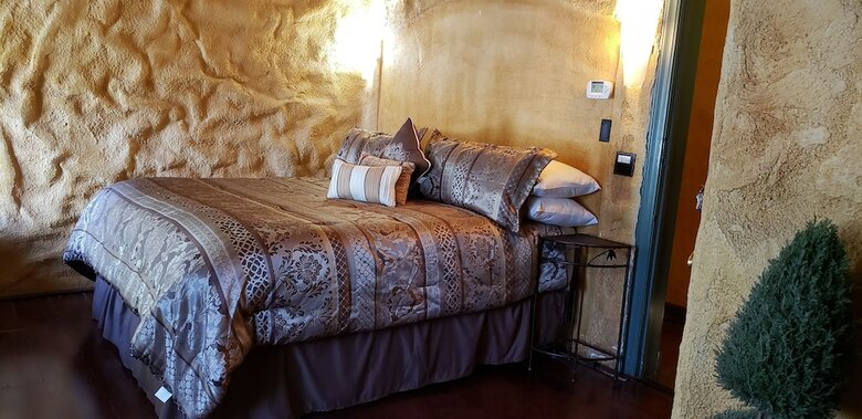 Bed & Breakfast Cabernet House, An Old World Inn
