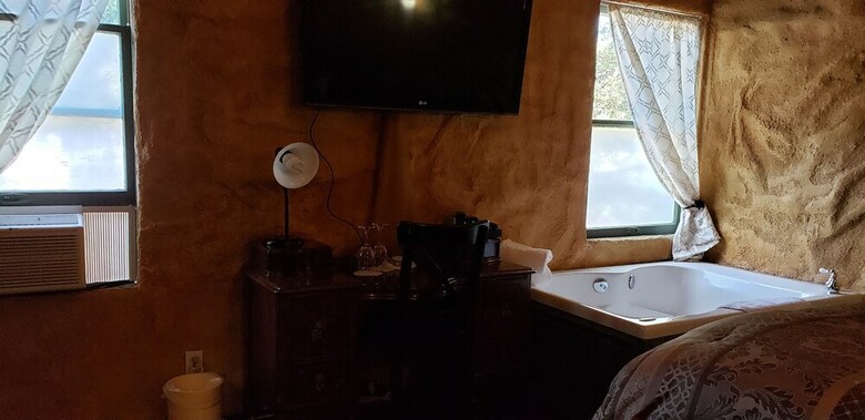 Bed & Breakfast Cabernet House, An Old World Inn