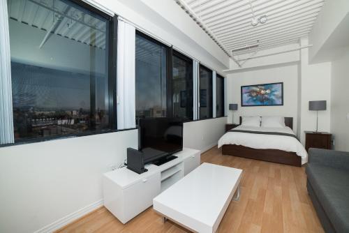 Hollywood Academy Apartment