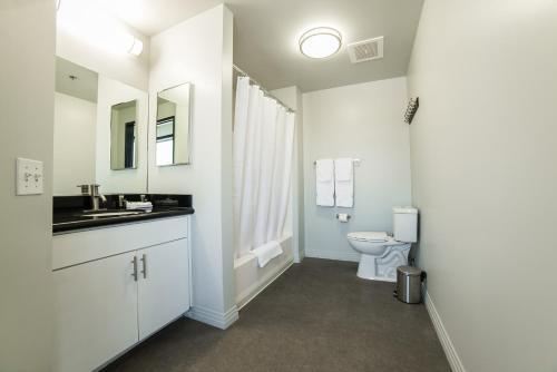 Hollywood Gallery Apartment