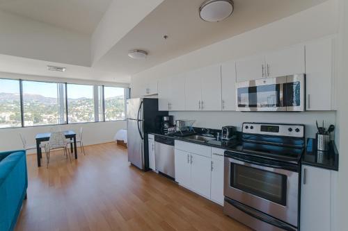 Hollywood Gallery Apartment