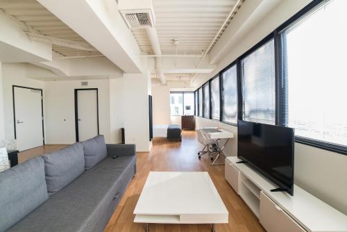 Hollywood Douglas Apartment