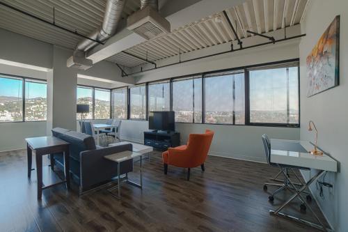 Hollywood Douglas Apartment