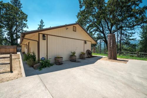 Yosemite's Blue Bird Ranch