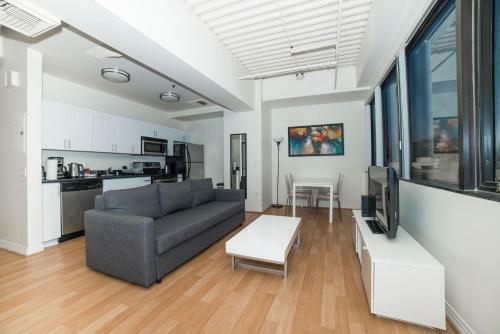 California Jewel Apartment