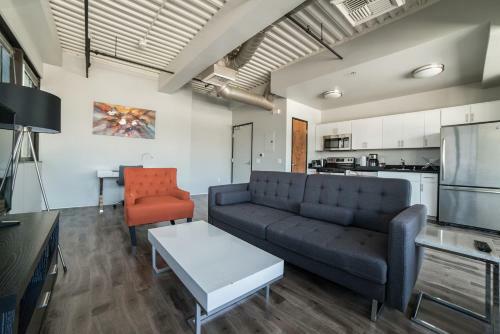 California Jewel Apartment