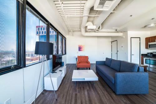 California Jewel Apartment