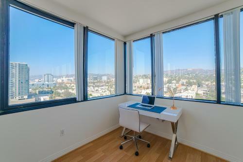 California Jewel Apartment