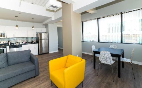 California Jewel Apartment