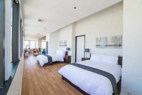 Hollywood Aurora Apartment