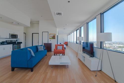 Hollywood Arch Apartment