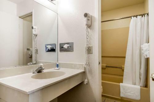 Motel Rodeway Inn - Rohnert Park