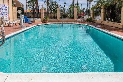 Hotel Econo Lodge Inn & Suites Riverside