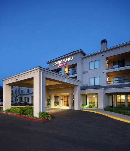Hotel Courtyard Roseville