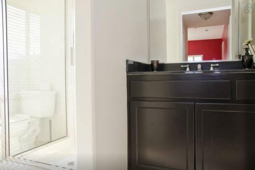 Luxury Apartment Near The Grove