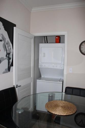 Luxury Apartment Near The Grove