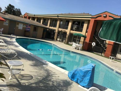 Motel Super 8 By Wyndham Salinas