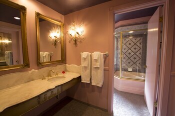 Hotel Madonna Inn