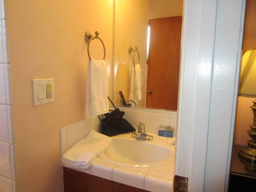Posada Edgewater Beach Inn & Suites