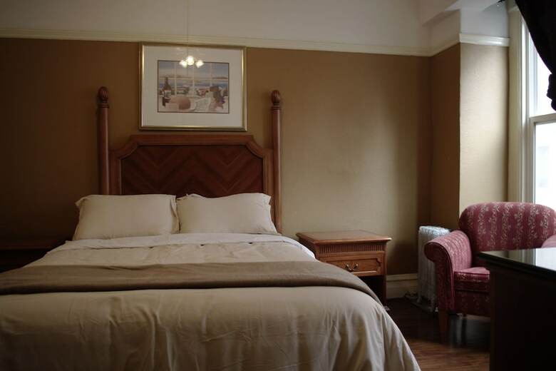 Yale Hotel