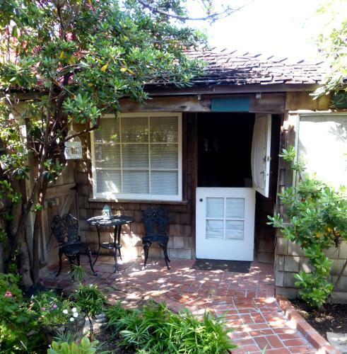 Redwood Hollow Cottages