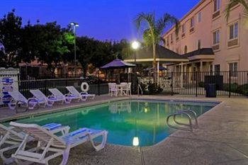 Hotel Charter Inn And Suites