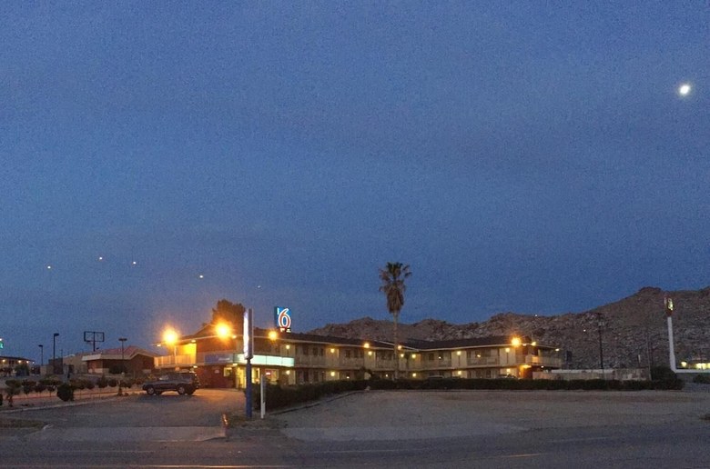 Hotel Hilltop Inn & Suites