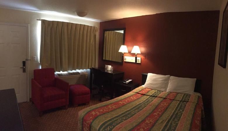 Hotel Hilltop Inn & Suites