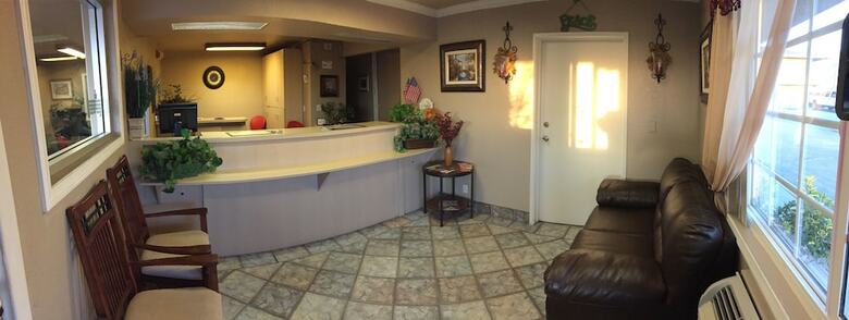Hotel Hilltop Inn & Suites
