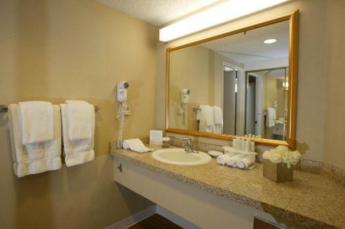 Holiday Inn Express Hotel & Suites Ventura Harbor