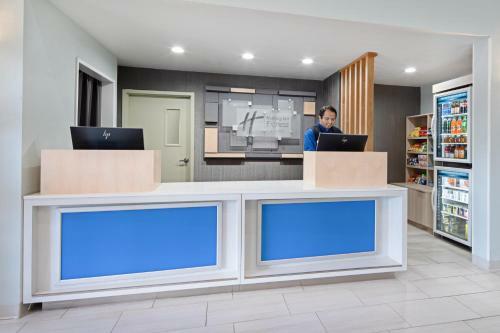 Holiday Inn Express Hotel & Suites Watsonville