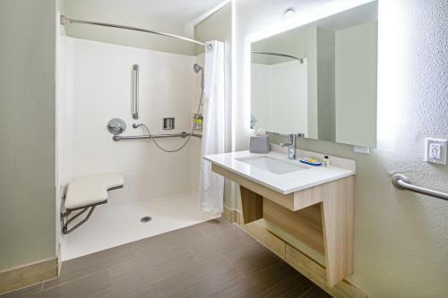 Holiday Inn Express Hotel & Suites Watsonville