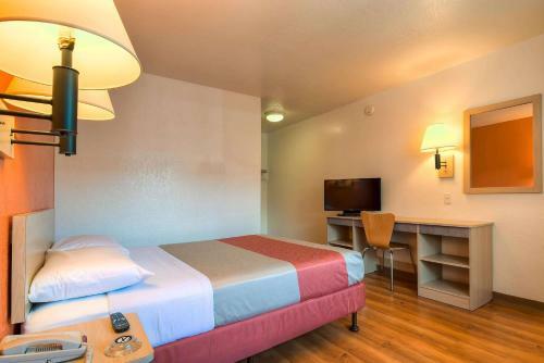 Motel 6 Westminster South - Long Beach Area