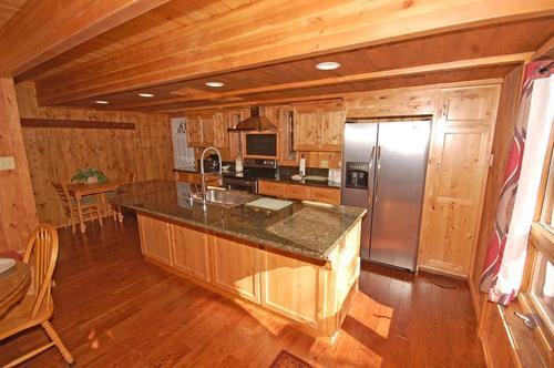 Spruce Avenue Holiday Home 1